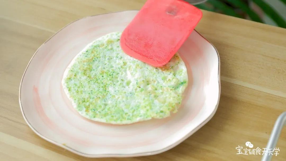 第8步：一面凝固了再翻面，至两面都熟了即可