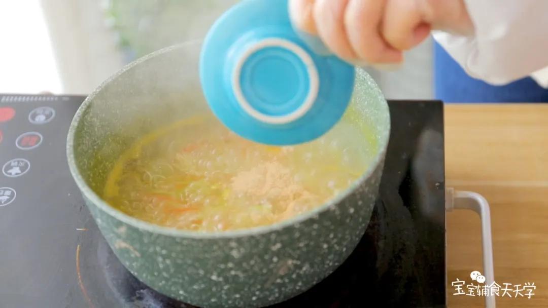 第9步：煮至浓稠后加入虾皮粉即可