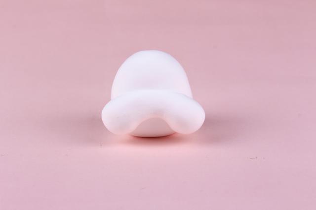 步骤2：按照上图的样子做出泰迪的嘴巴雏形。