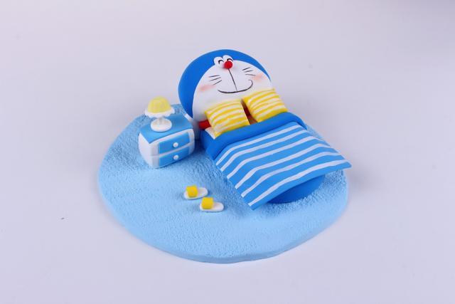 步骤13：这样充满趣味的蓝胖子卧室就做好啦！是不是很好看？