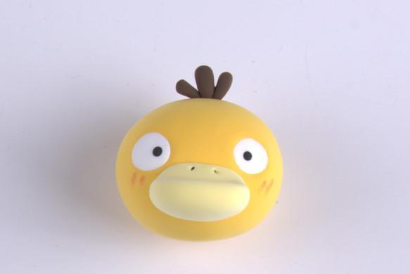 步骤8：头顶粘上三根毛。