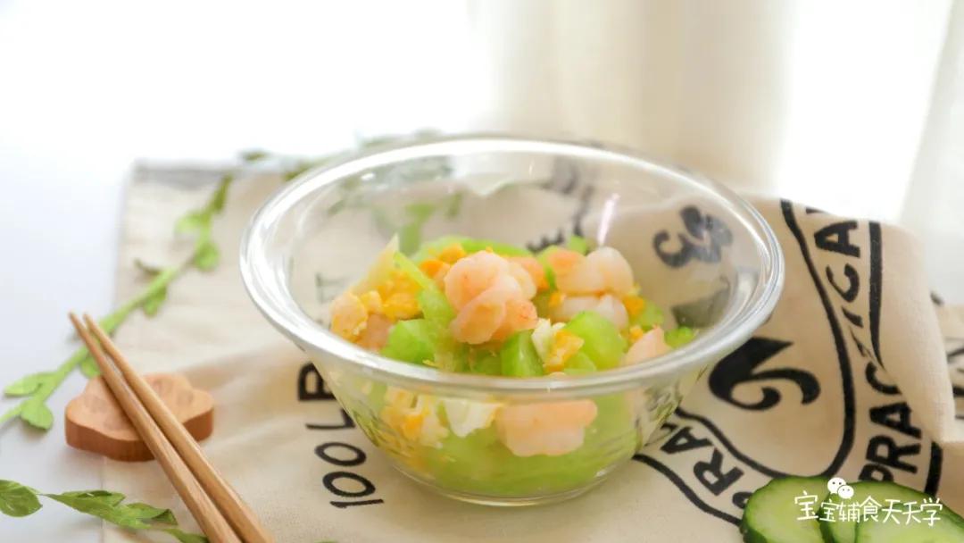 第9步：鲜嫩多汁的黄瓜伴随淡淡的蒜香，虾肉Q弹鲜嫩，鸡蛋吸满了炒香的汁。