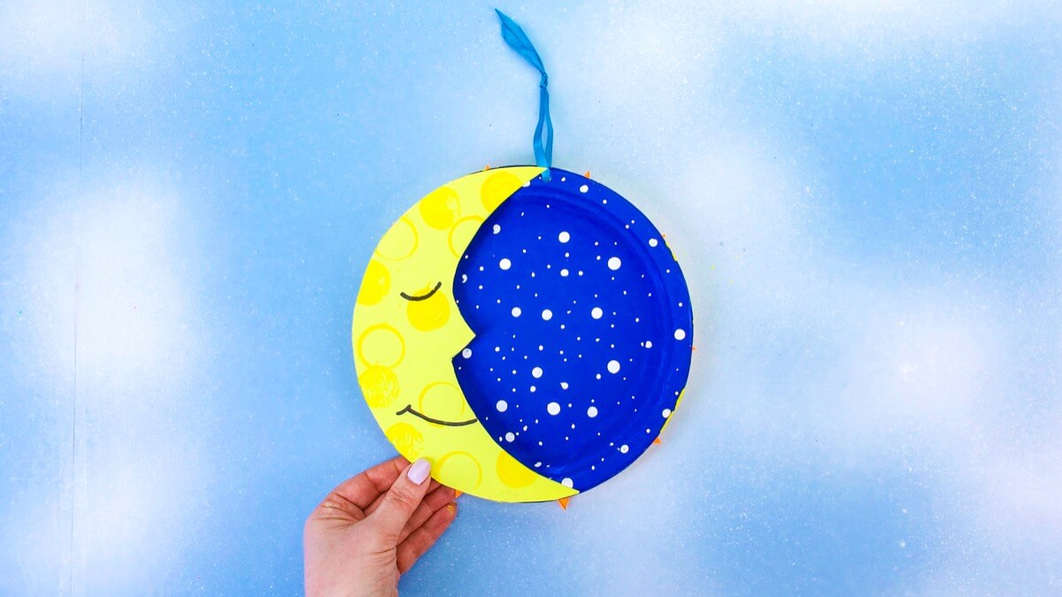 步骤12：可以挂在孩子的床边，作为装饰，早上好!晚安!