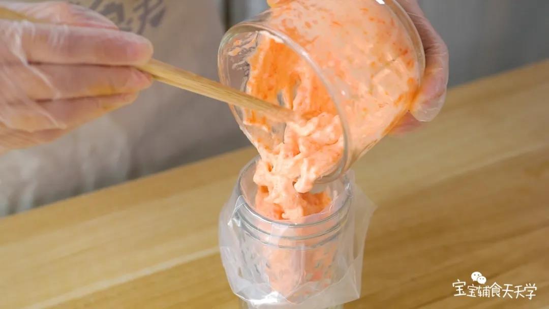 装入裱花袋中备用