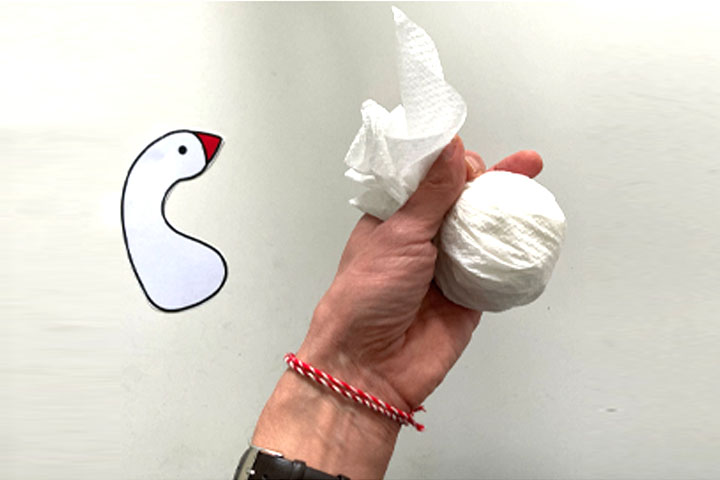 步骤6：把尾巴的部分绑起来。