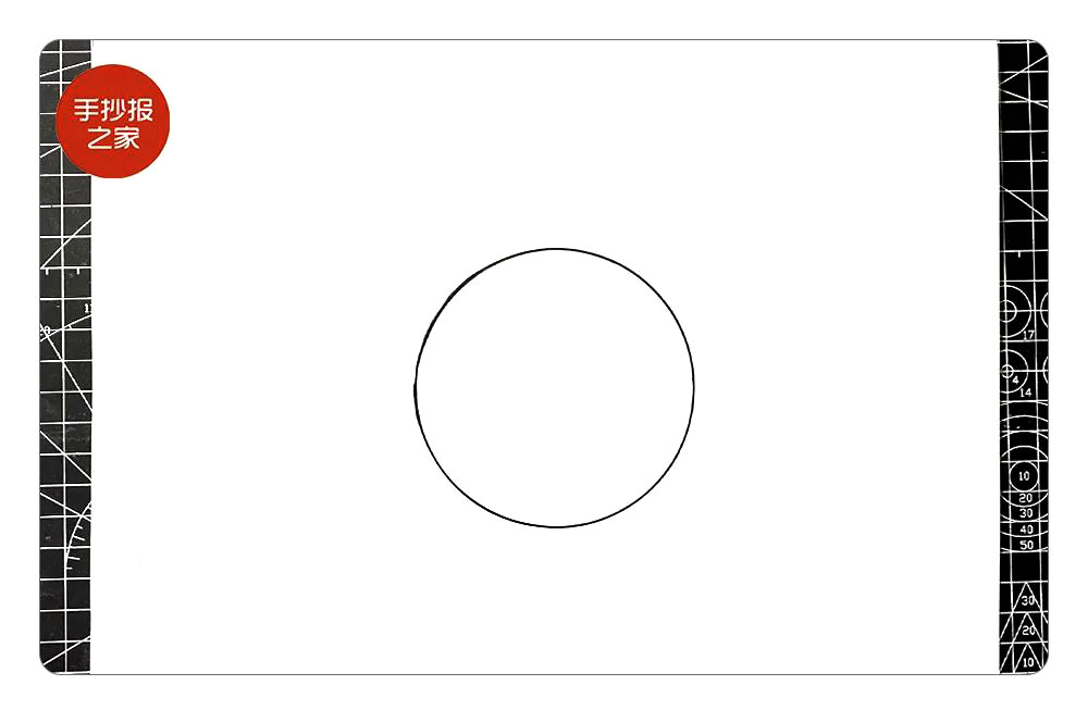步骤1：首先，借助圆形工具在画面的中间位置画一个圆