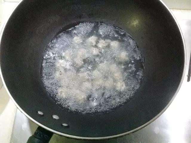 全部放进锅里后转大火煮5分钟。