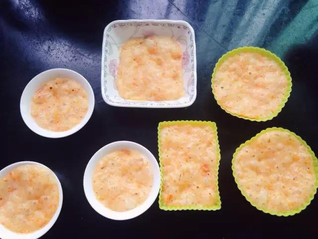 放入蒸锅蒸20分钟，关火焖5分钟。放凉后脱模。