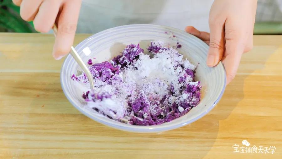 紫薯泥均匀混合糯米粉