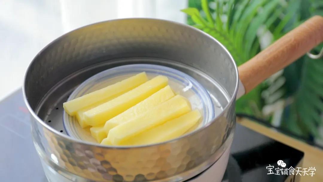 冷水上锅，水开后蒸10分钟