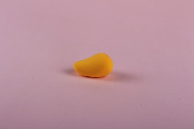 步骤6：然后按照上图的样子做出维尼熊的身体部分。