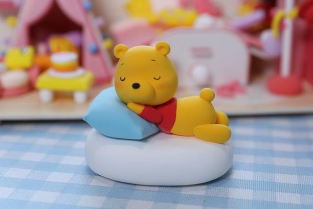 睡觉的维尼熊粘土制作教程