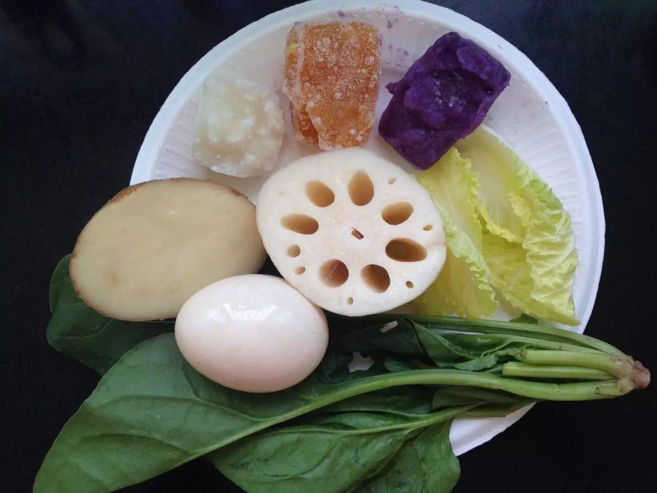 准备好食材。南瓜紫薯是冷冻的泥，也可以现做。