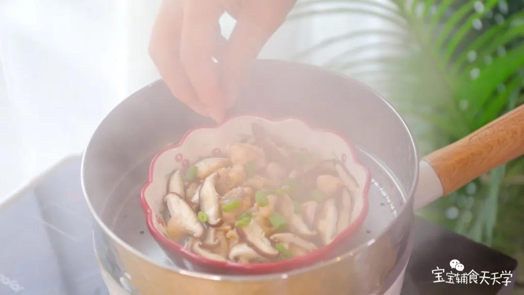 最后，撒上葱花即可  