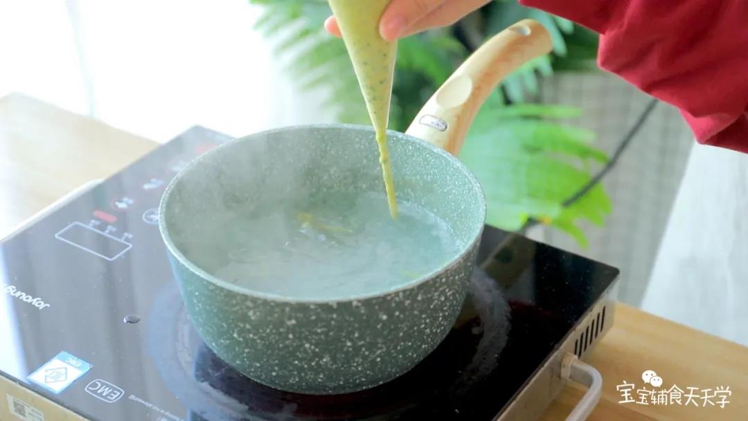 水开后挤入面条