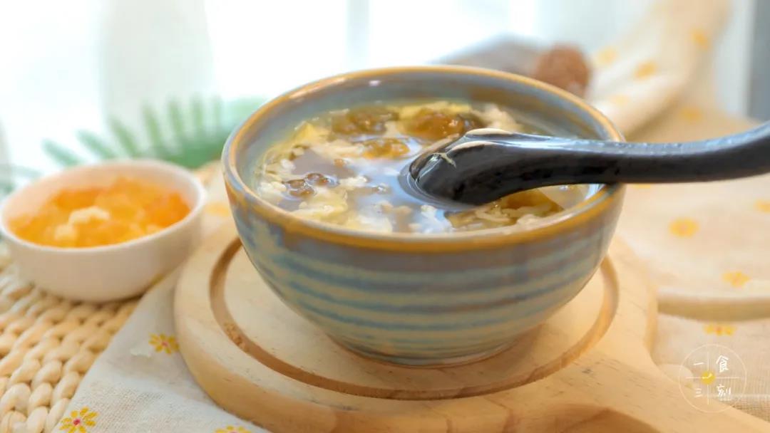 一口绵绸滑润，有一种温柔的感觉萦绕在唇齿之间。