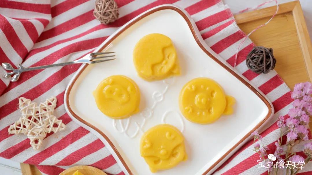 把简单的小糕点做成可爱的造型更是加分不少，一下子就能吸引到宝宝的眼光了呢。