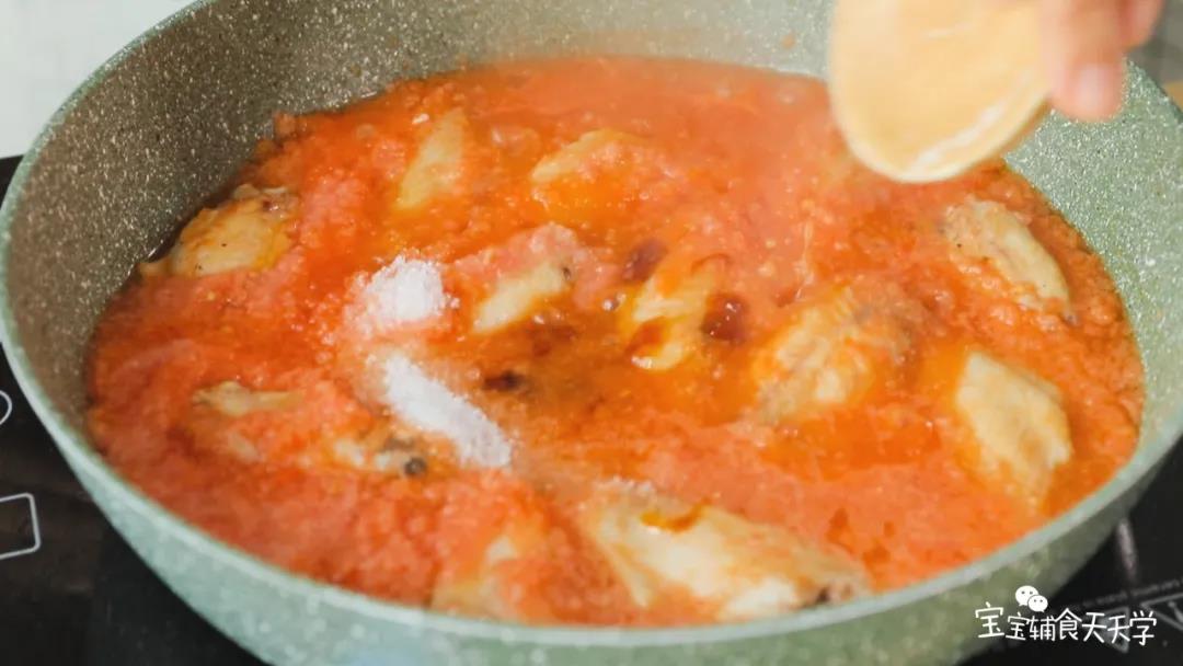 待烧开后，加入糖、蚝油