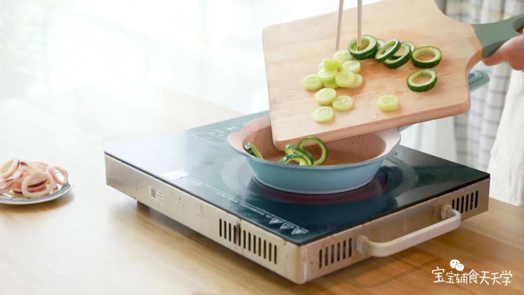 第5步：把黄瓜炒香