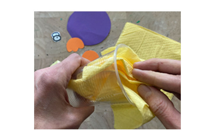 一次性杯子做的小黄鸡-图2