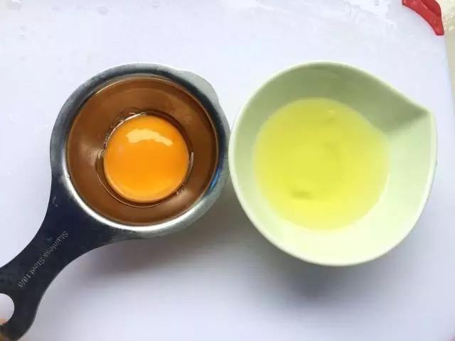 蛋清分离。