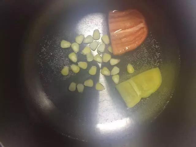 蔬菜分别下锅煮至熟透。