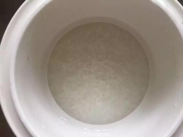 大米洗净加水，米水比例1：4。
