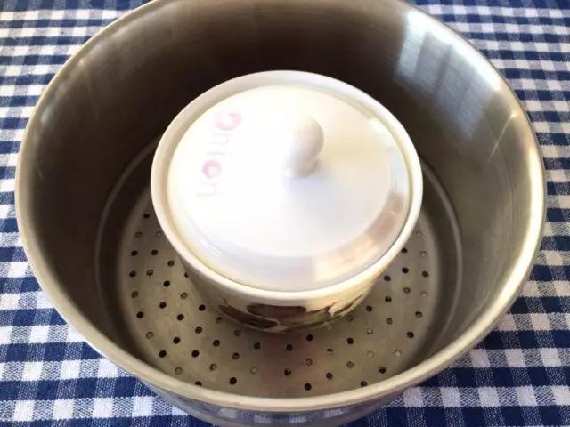 全部食材倒入有盖的碗中大火蒸30分钟，蒸熟即可。