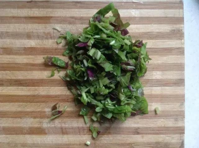 苋菜20克洗净剁成末。