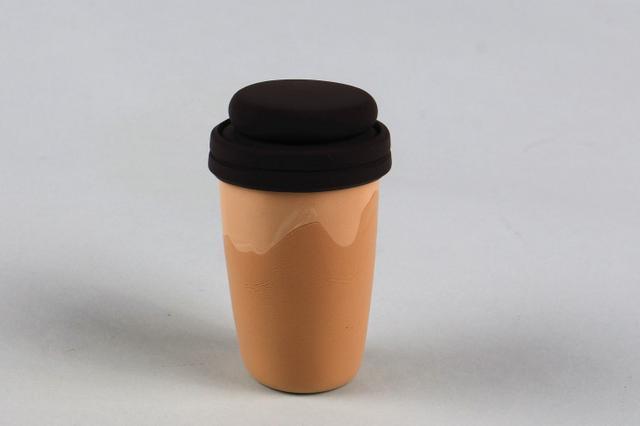 步骤4：按照图片的样子做出奶茶杯盖。