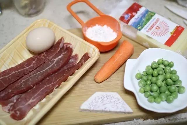 所有食材洗净备用。