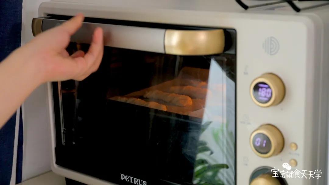 烤箱预热180度后，180度烤15-20分钟