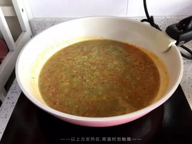 翻炒均匀，煮开。