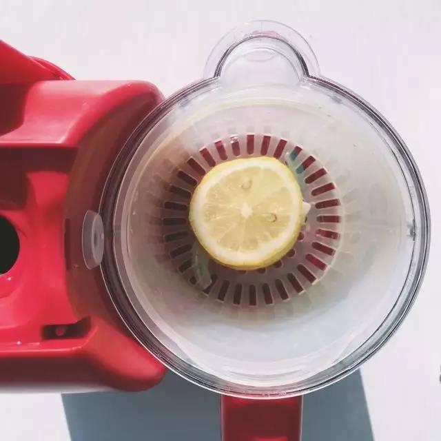 第4步：放入辅食机蒸10分钟。