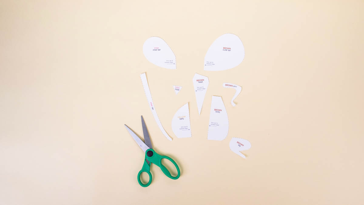 步骤4：剪下打印模板资源表上的所有形状。