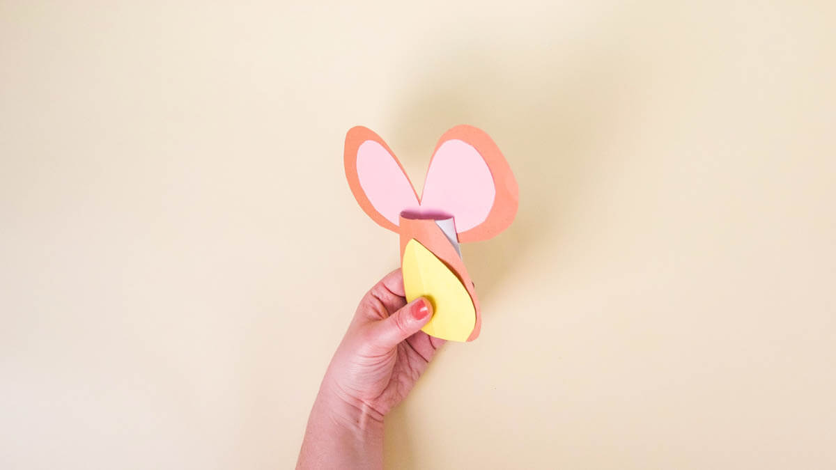 步骤9：将两个腹部形状分层并将它们粘在一起。