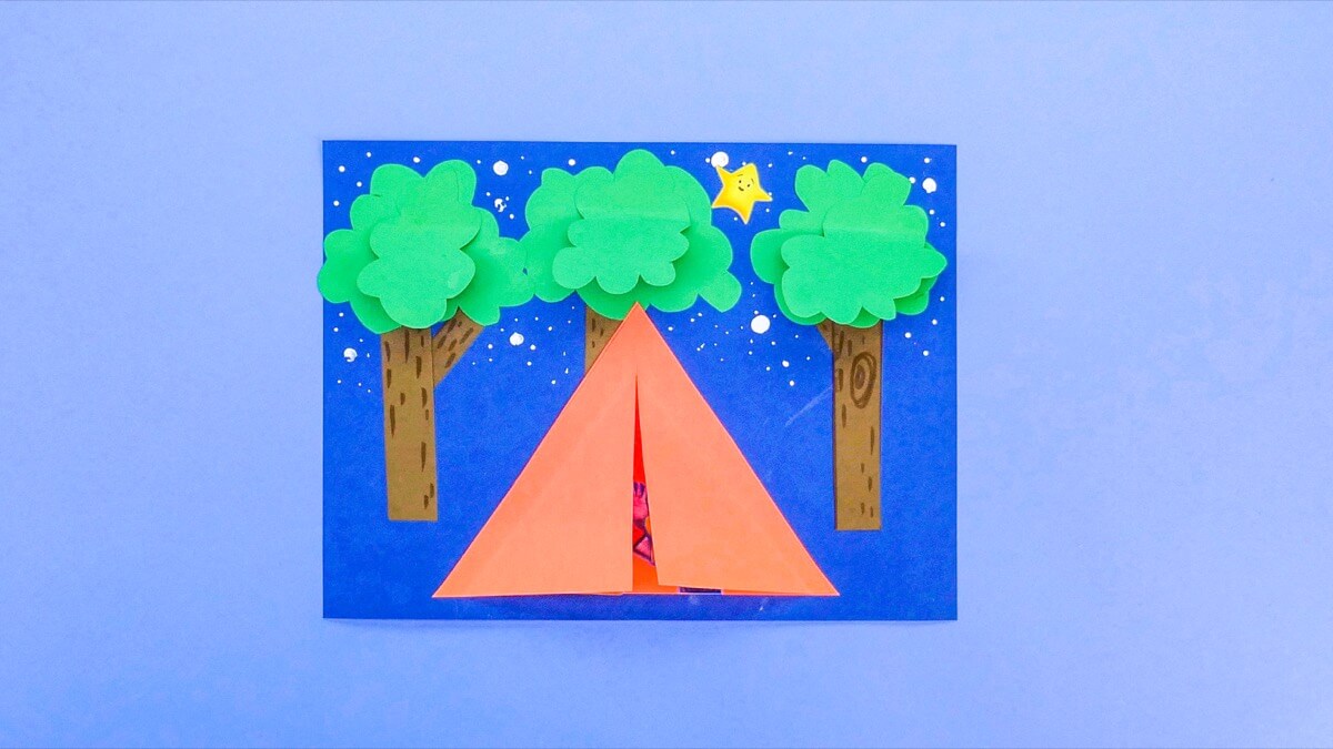 步骤11：然后添加较小的树叶以覆盖每只动物。将部件固定到位并折叠起来以露出动物。