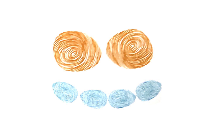 步骤2：再印两个比较大的指印放在最上面。