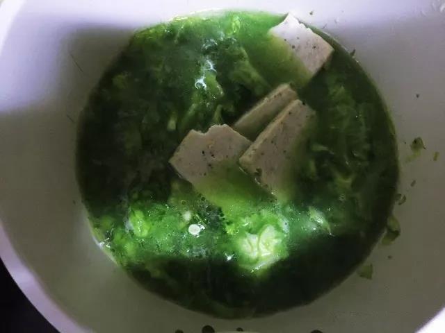 最后加入自制午餐肉煮开即可。