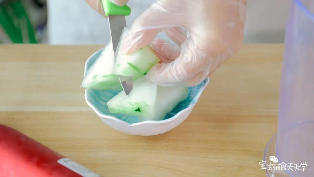 冬瓜切块，放入搅拌机打成糊糊