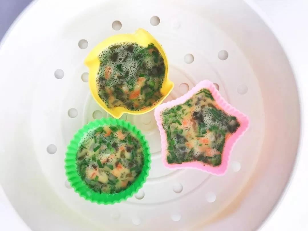 第6步：搅拌均匀后分装入可蒸制模具。