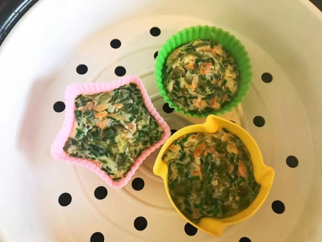 第7步：放入蒸笼，盖上锡箔纸，水开后蒸10分钟，关火焖5分钟。