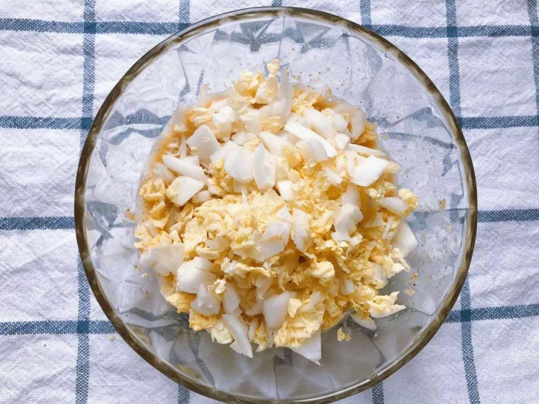 加入娃娃菜和核桃油。