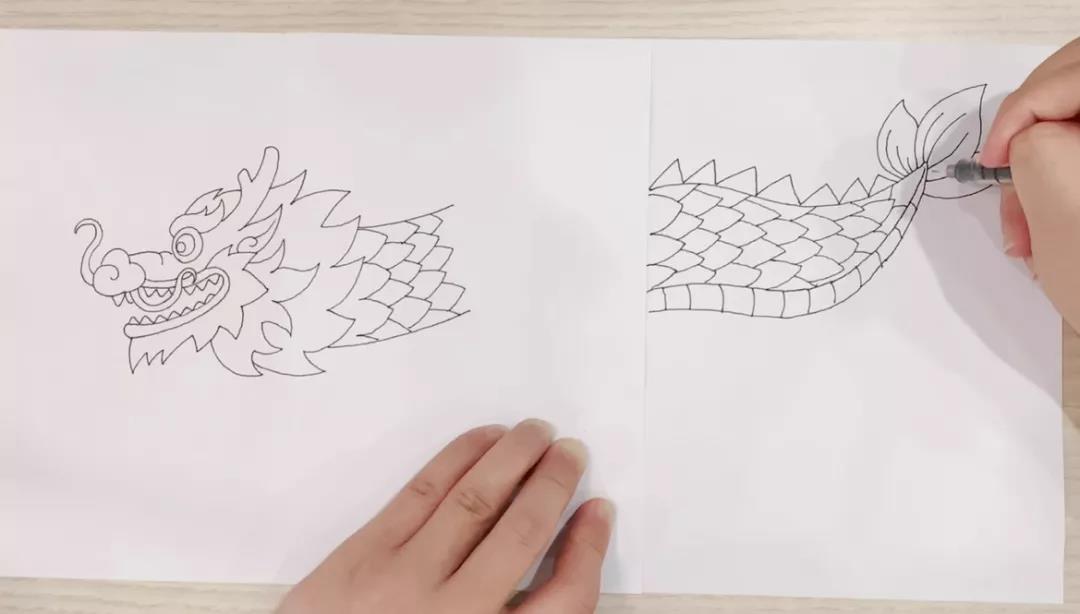 步骤1：在卡纸上画出龙头和龙尾。