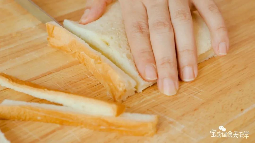 吐司按喜好切边