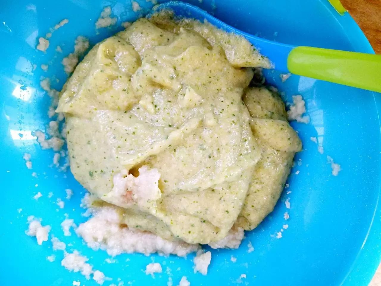 再倒入之前准备好的混合泥，搅拌均匀。