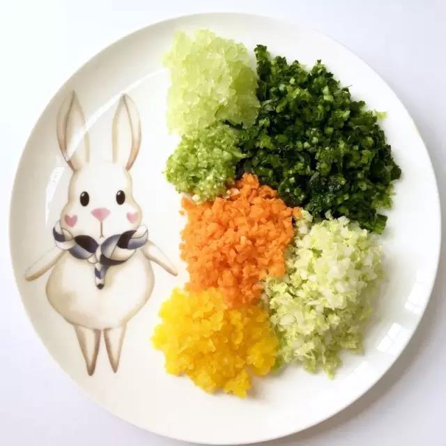 第1步：食材清洗，剁成碎末。