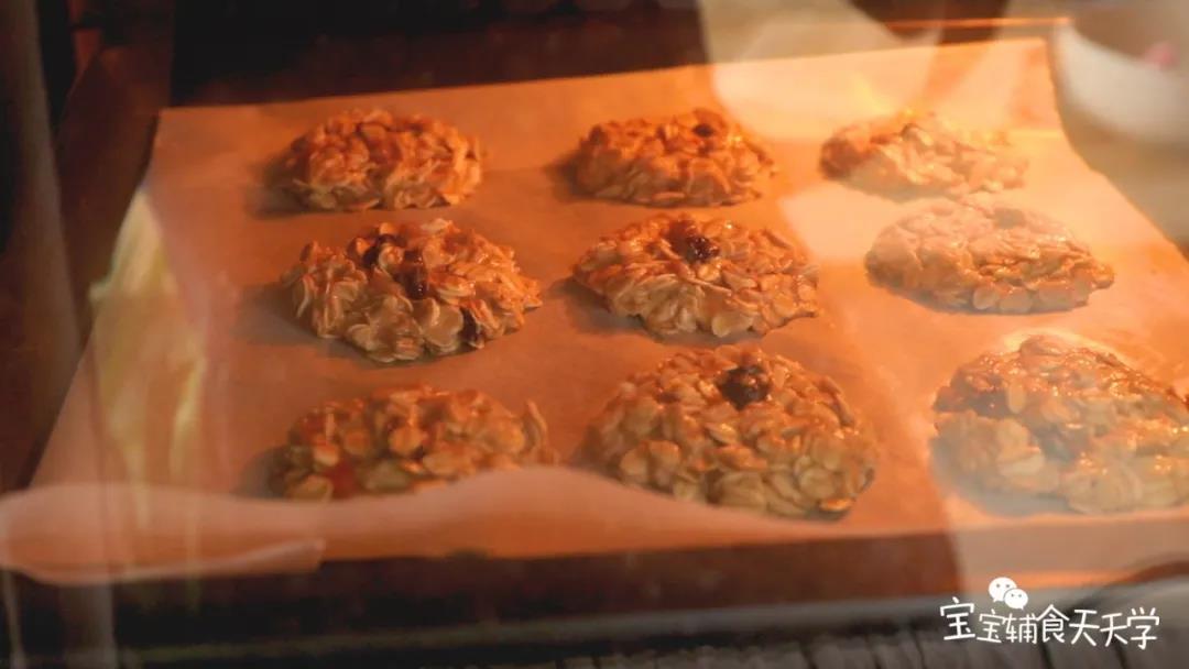 预热烤箱180度，中下层180度，烤15-20分钟