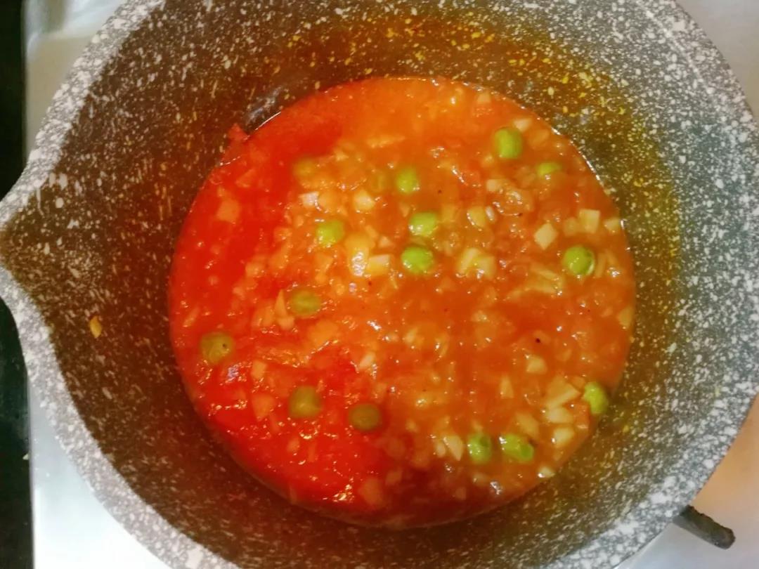 打开盖子翻动食材，到合适稠度关火盛出。