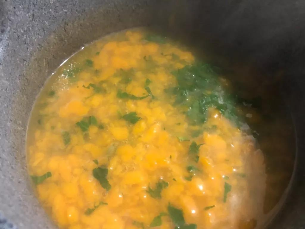 第6步：加入青菜碎煮开即可。